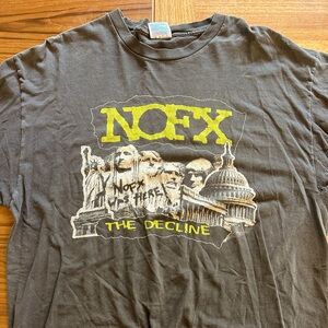 NOFX - ORIGINAL vintage 90s “The Decline” punk band shirt - XL